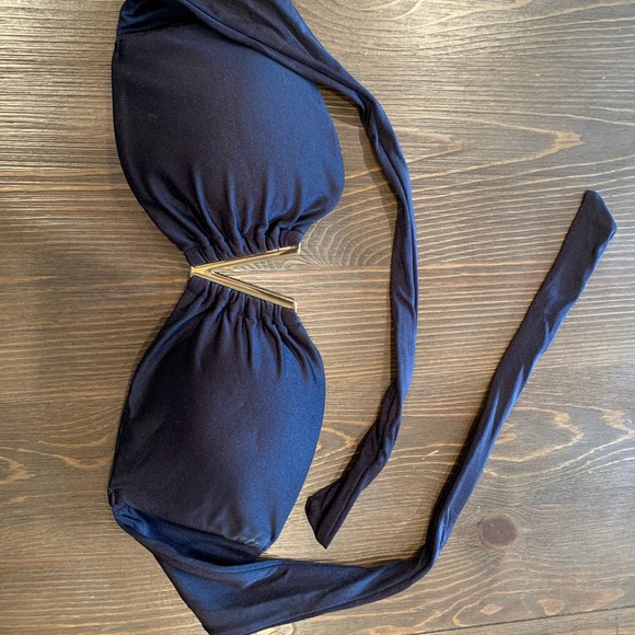 Black V detail VS swim top